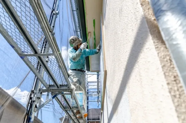 ハウスメーカーで建てた家の外壁塗装はどうすべき？業者選びと失敗しないコツを解説