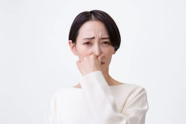 外壁塗装で部屋が臭い！その原因と対策、においを抑える塗料選びとは？